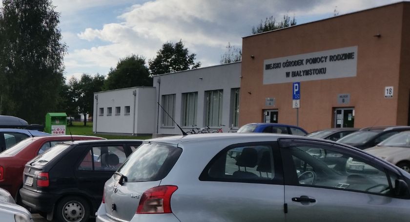 Seniorzy z Białegostoku powinni pozostać w domach. W codziennych sprawach jest zapewniona pomoc