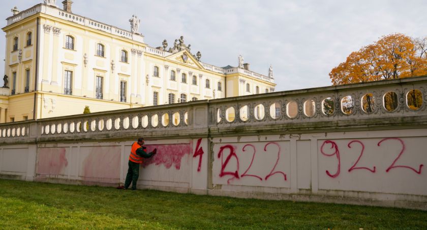Miejskie służby musiały posprzątać po głupich wandalach
