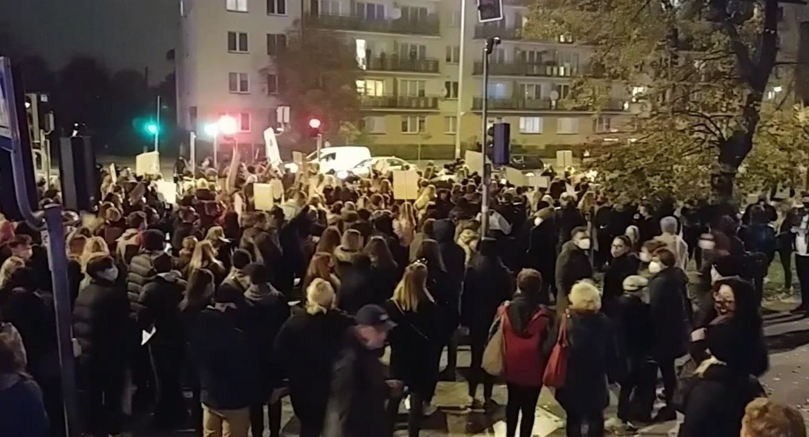 Samorządowcy poszli na marsze aborcyjne lub je wspierali, a teraz martwią się o służbę zdrowia