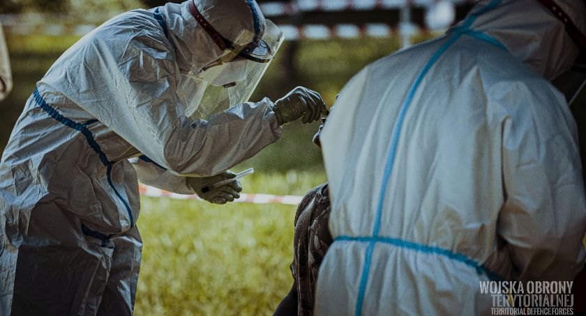 W dalszym ciągu utrzymuje się duża liczba zakażeń koronawirusowych