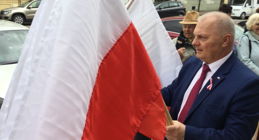 Poseł Lech Kołakowski jeszcze nie zdążył wyjść z PiS-u, a już wrócił