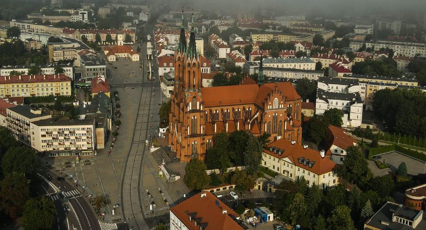 Henryk Gulbinowicz pośmiertnie pozbawiony tytułu honorowego obywatelstwa Białegostoku