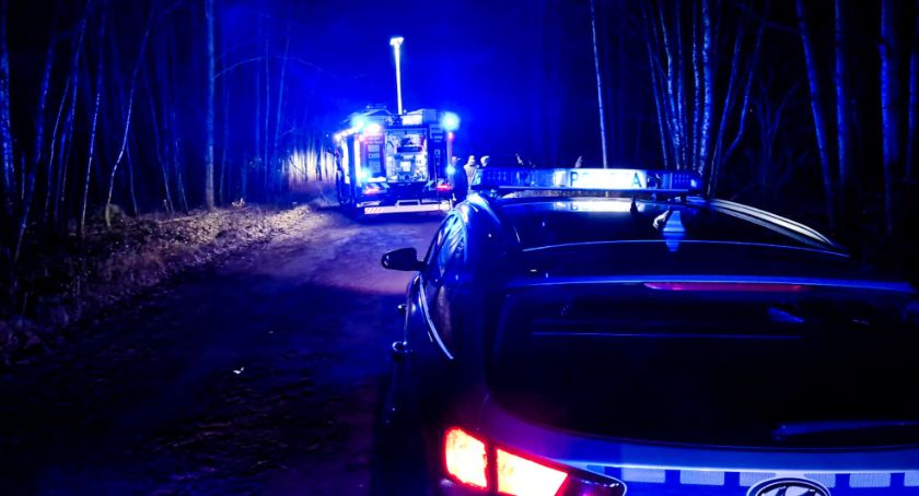 Kierowca i pasażer zginęli niedaleko Zabłudowa. Auto dachowało i uderzyło w drzewo
