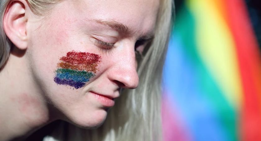 Tęczowy Białystok uruchomił telefon zaufania dla osób LGBT+