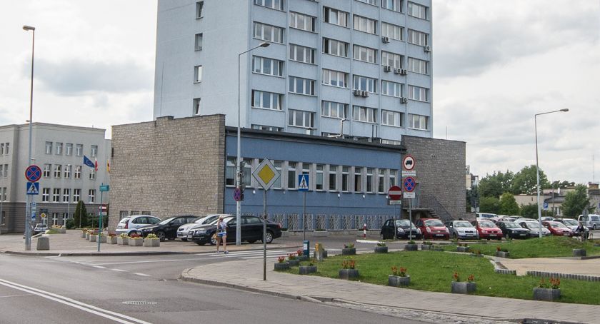 Prezydent mówi, że nie ma pieniędzy i jest źle. Ale limuzynę do urzędu kupił