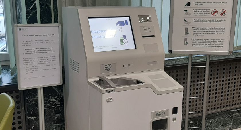 W białostockim oddziale NBP pojawiło się nowe urządzenie do zamiany monet