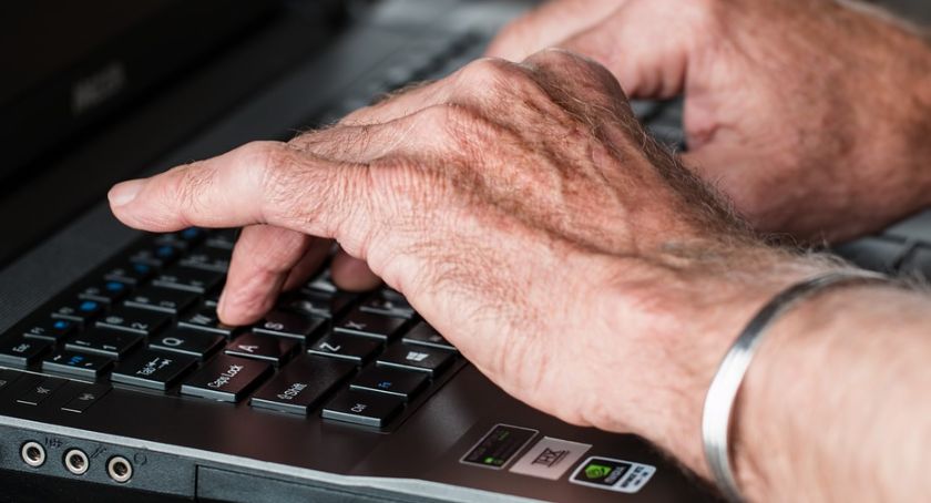 Mieszkańcy użytkujący sprzęt w ramach programu „Cyfrowy Białystok” będą mogli go zatrzymać. Muszą tylko szybko złożyć oświadczenie