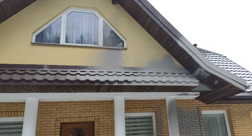 Nieznany sprawca zniszczył dom strażnika leśnego. Był to już kolejny atak na funkcjonariusza