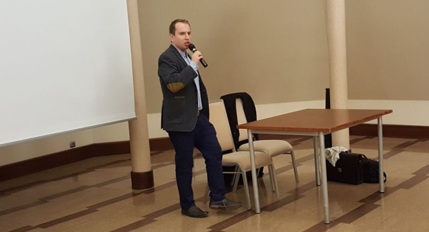 Środowisko „Wyborczej” nie jest tolerancyjne wobec osób wierzących