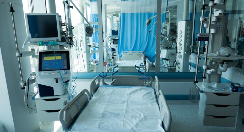 W pierwszy dzień po świątecznym weekendzie mamy duży spadek zakażeń koronawirusem