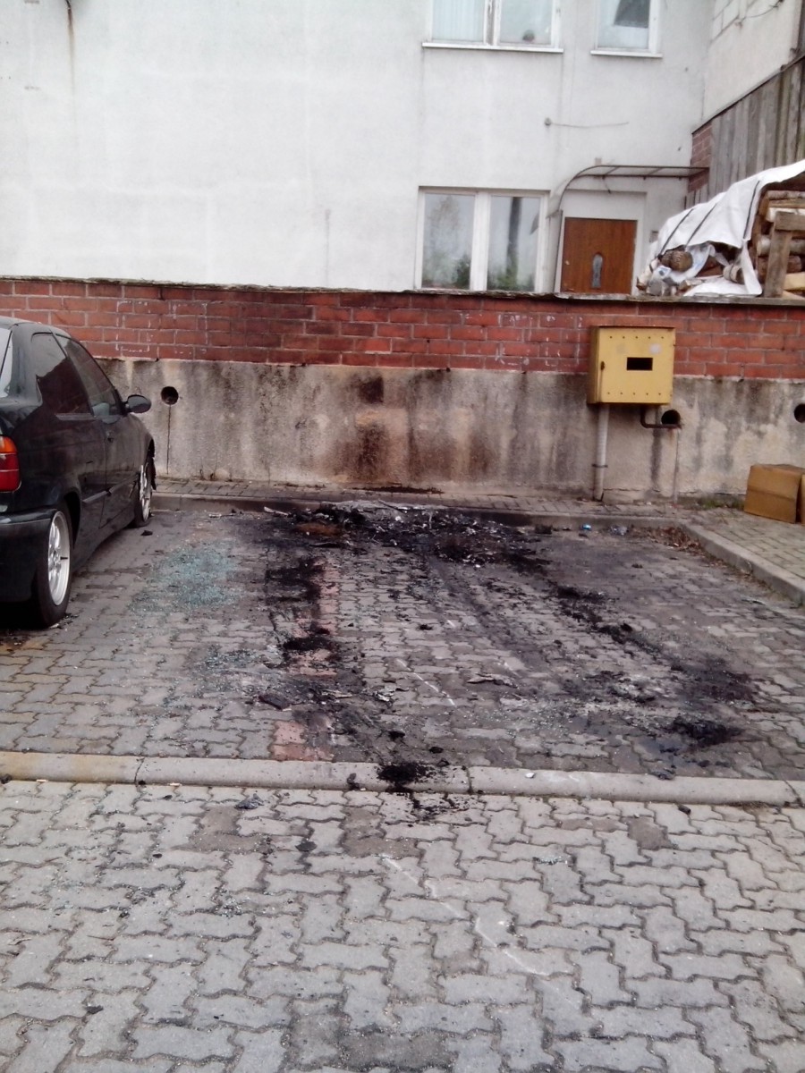 Spłonęło auto na Nowym Mieście. Możliwe podpalenie?