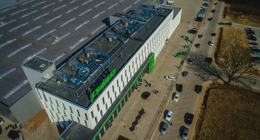 Duży zakład chce zatrudniać. Tylko chętnych do pracy ze świecą szukać