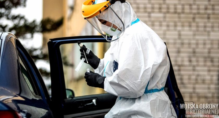 W Polsce o około 500 osób więcej zakażonych koronawirusem niż wczoraj