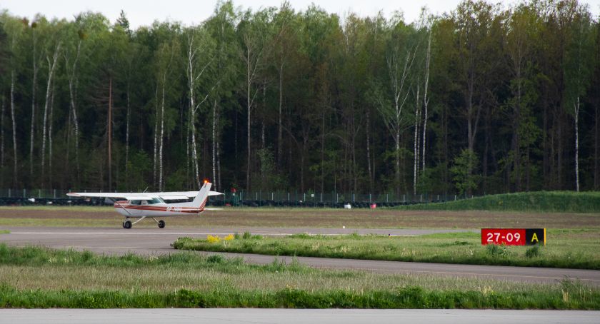 Wycięcie tysięcy drzew dla kilku prywatnych użytkowników paska startowego na Krywlanach nie ma sensu
