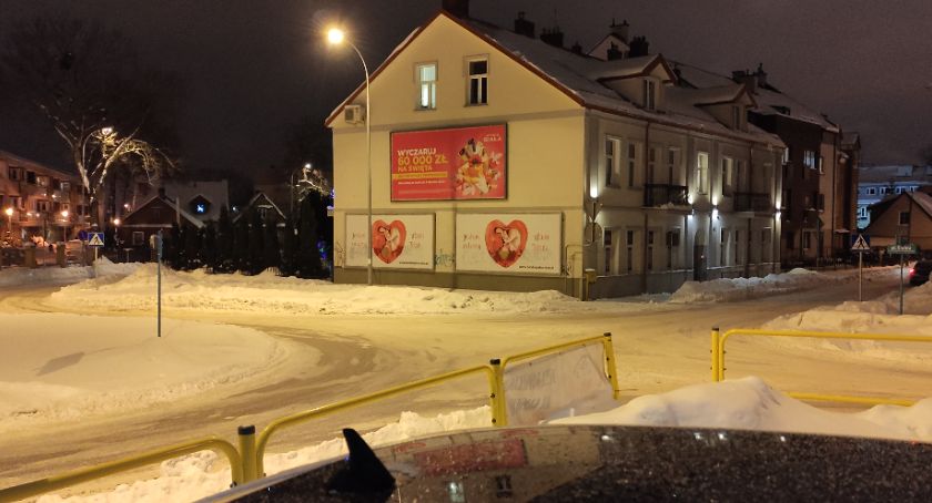 Zniszczone bilbordy odnowili działacze Stowarzyszenia dla Polski