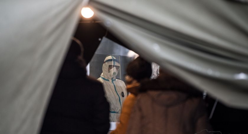 Mimo weekendu i mniejszej liczby wykonanych testów, mamy ponad 7 tys. nowych zakażeń koronawirusowych
