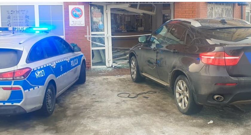 Placówka pocztowa, w którą wjechało auto zostanie otwarta dopiero pod koniec marca