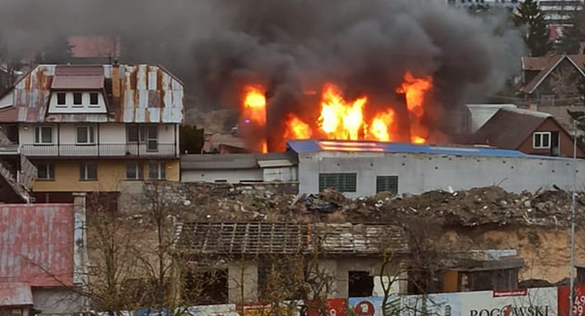 Rakotwórczy azbest z eternitu hula sobie po okolicy