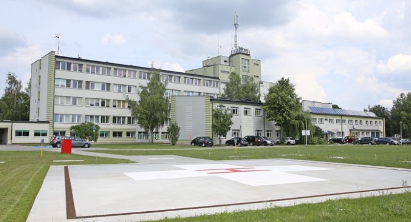 Na razie liczba zakażonych spada. Mniej jest też ofiar śmiertelnych koronawirusa