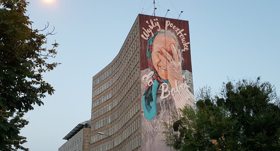 Mural z Babcią Gienią ma zostać. Marszałek wytłumaczył wszystko tak, że prościej już się nie da