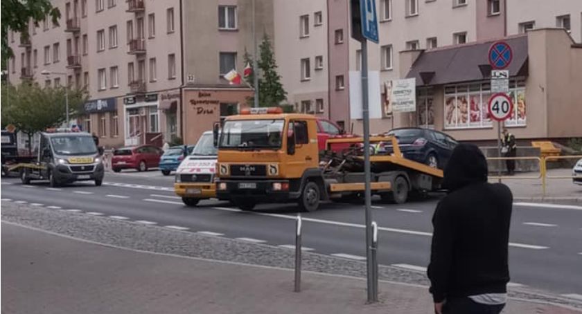 Odholowane z Mickiewicza auta można będzie odebrać ze strzeżonego parkingu