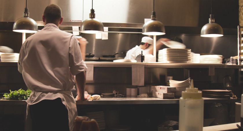 Przedsiębiorca ostro o działaniach wobec gastronomii: Farsa i brak logiki, ręce mi opadają