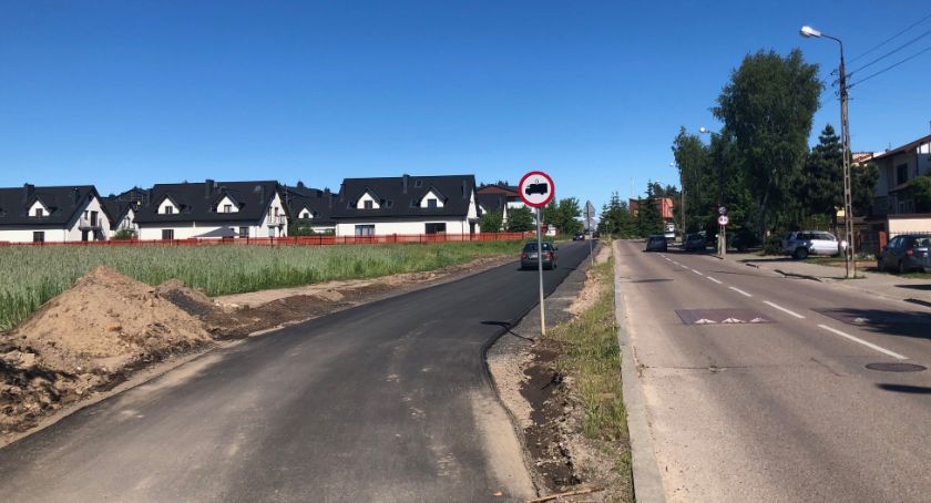 Dojazd do osiedla w Nowodworcach odbywa się już drogą asfaltową