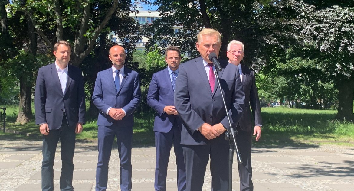 Stara „Solidarność” się popsuła, więc Tadeusz Truskolaski zakłada nową. W uzasadnieniu jednak peron mu odjechał