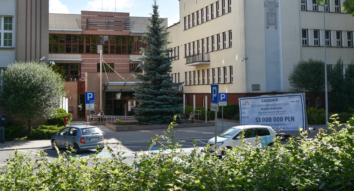 Tajemnicza historia przyczepki z Mickiewicza, która jest i nie jest pojazdem samochodowym
