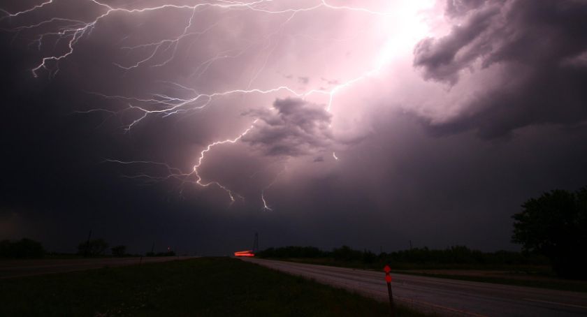 Idą kolejne nawałnice. Nad Podlasiem zagrzmi i popada
