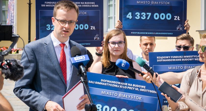 Wicewojewoda Tomasz Madras przypomina prezydentowi Białegostoku, że rząd milionami złotych dofinansował różne inwestycje