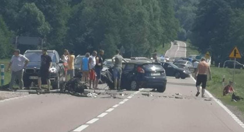 Czołowe zderzenie między Grajewem a Mońkami. Są ranni