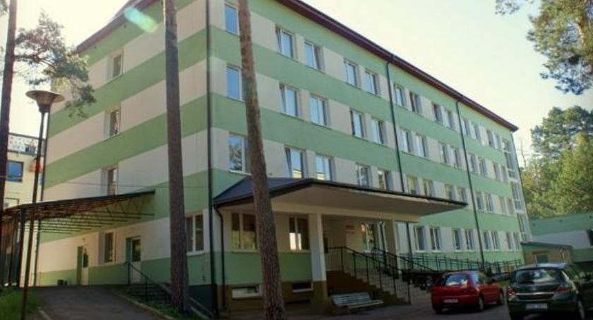 Od wczoraj przybyło w Polsce prawie 100 nowych zakażeń koronawirusem