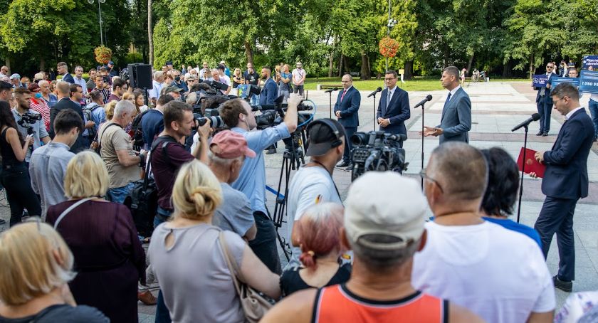 Premier Morawiecki odwiedził Białystok. Był w Teatrze Dramatycznym