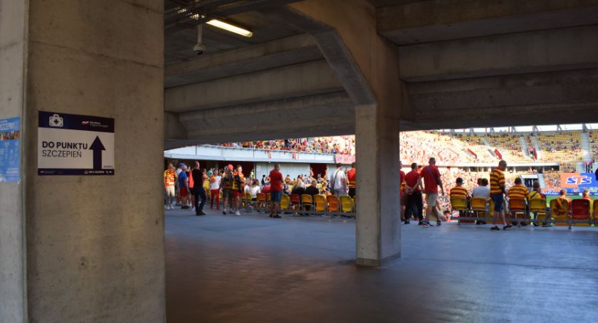 Znów będzie można zaszczepić się w punkcie mobilnym na stadionie miejskim. Będzie można też otrzymać gadżety Jagiellonii