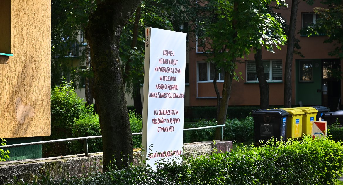 Polityczne banery to „obiektywna informacja”