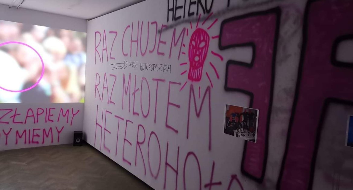 Był „Nóż w piździe”. Teraz jest o „kutasach”, „chujach” i „ciasnych dupkach chłopców Armii Boga”
