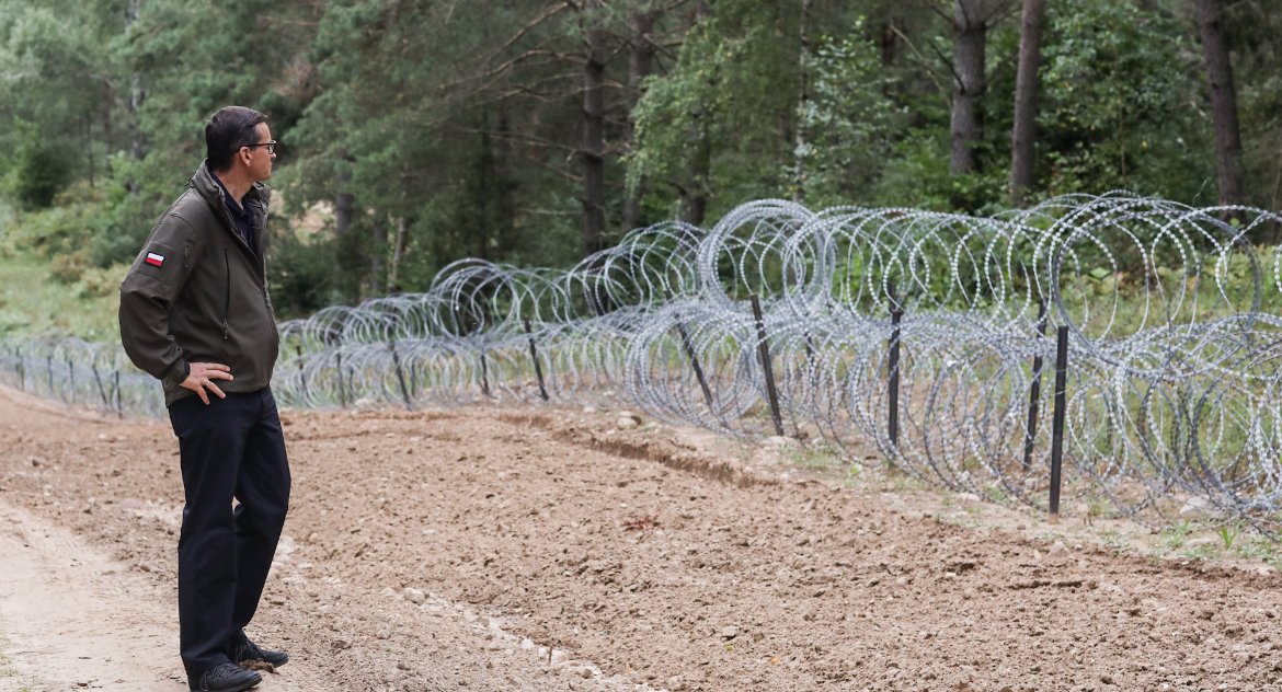 Bezpieczeństwo Polski ponad wszystko. Premier Morawiecki zapewnia o strzeżeniu granic