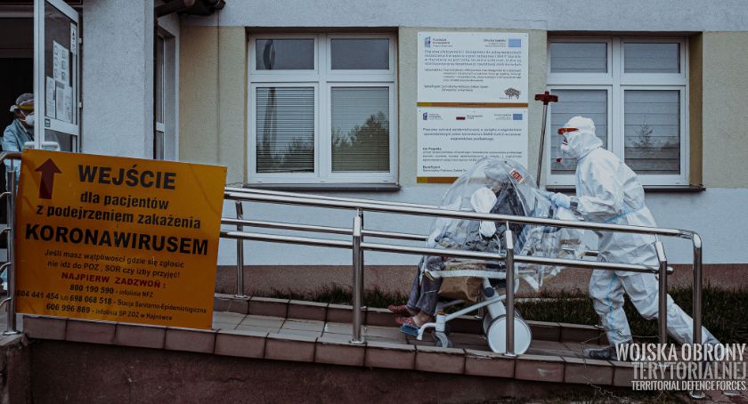 W szpitalach przybywa pacjentów covidowych
