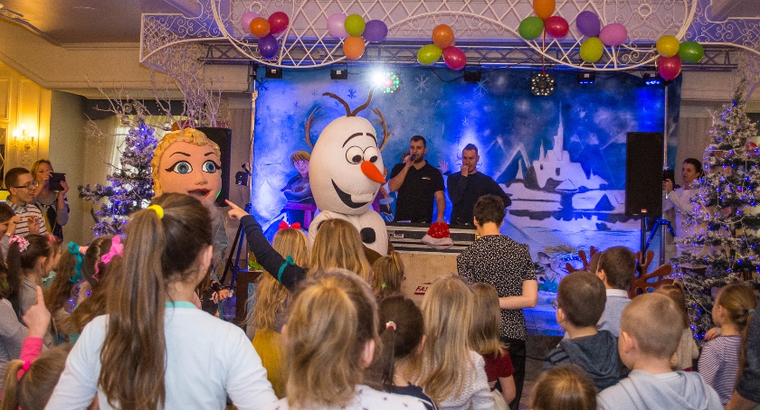 Bal podczas ferii. Dzieciaki miały uśmiechnięte buzie