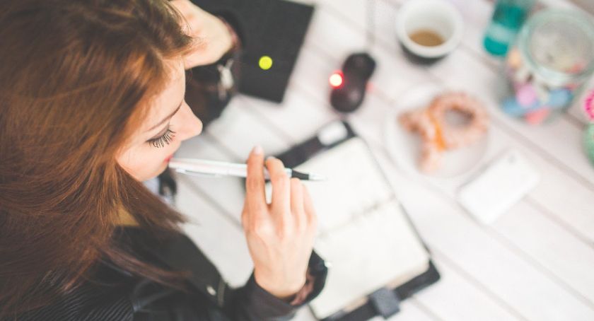 Po maturze studia, a co z rentą rodzinną? Wyjaśniamy