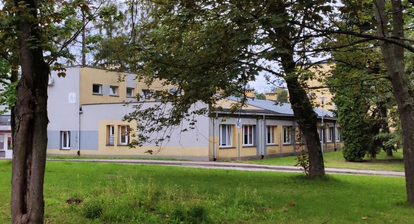 Kolejna doba z ponad tysiącem nowych zakażeń koronawirusowych 