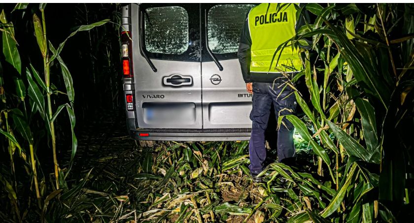 Policjanci z Siemiatycz po pościgu zatrzymali troje mieszkańców Śląska. Dwoje z nich przewoziło nielegalnych imigrantów
