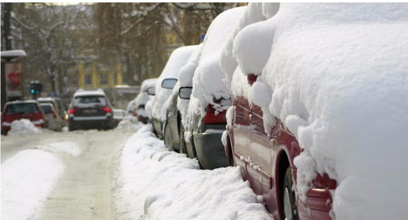 Mandat za parkowanie na zaśnieżonym parkingu