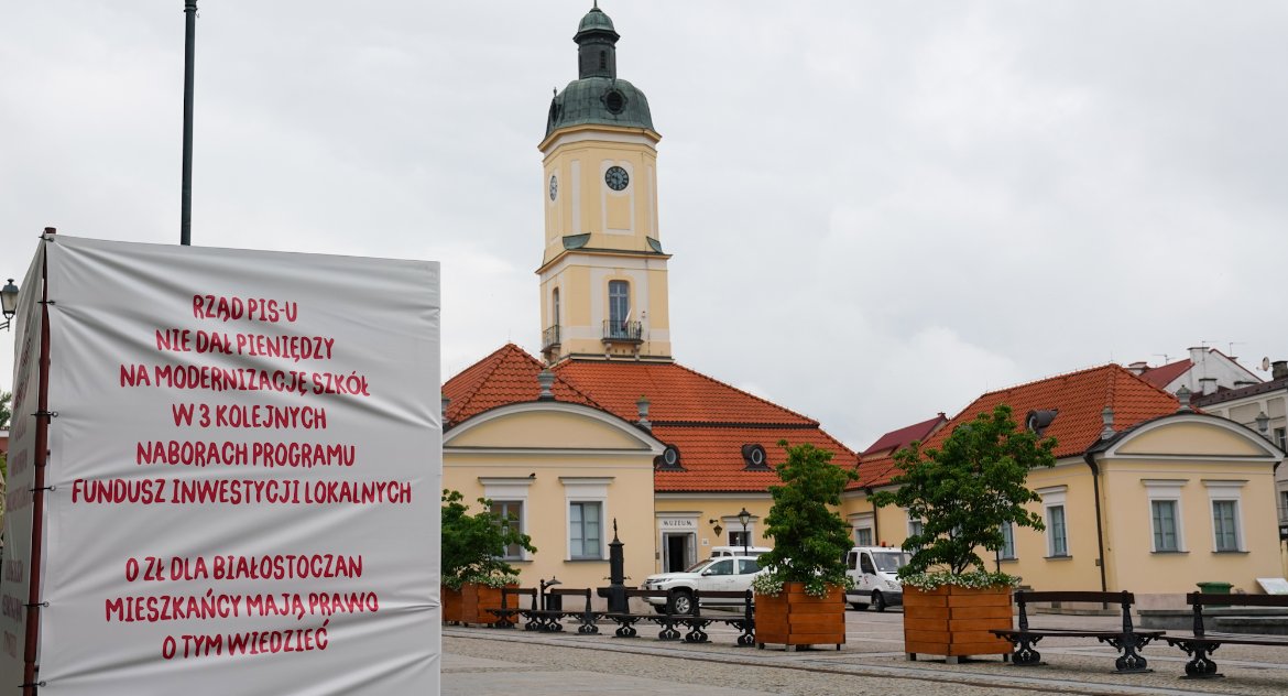 Białystok dostał wielomilionową rządową dotację i nie ma ani jednego banera wywieszonego w przestrzeni publicznej