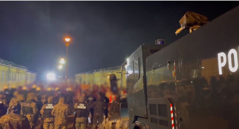Bunt w ośrodku dla cudzoziemców. Chcieli wydostać się i popędzić na Zachód, niszczyli wszystko wokół siebie [WIDEO]