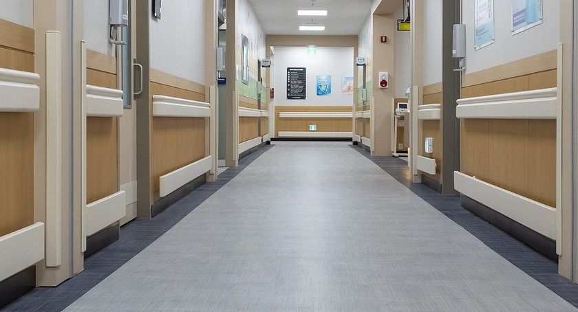 Szpitale zapełniają się z pacjentami chorymi na COVID-19
