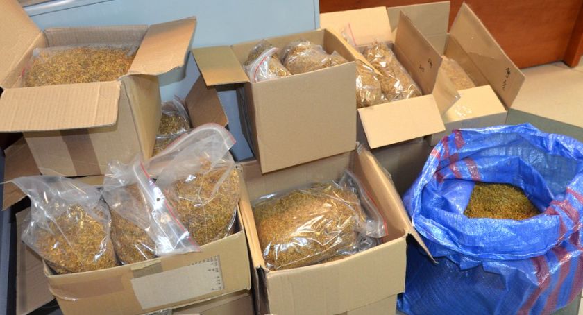 Nielegalny tytoń jak gdyby nigdy nic miał być dostarczony przez legalnych kurierów