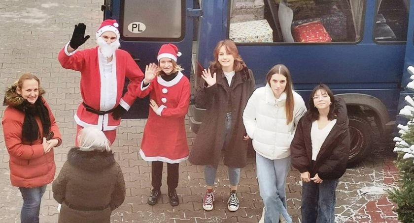 Paczki dla niepełnosprawnych dzieci i biednych rodzin. Od uczniów i szkolnych wolontariuszy