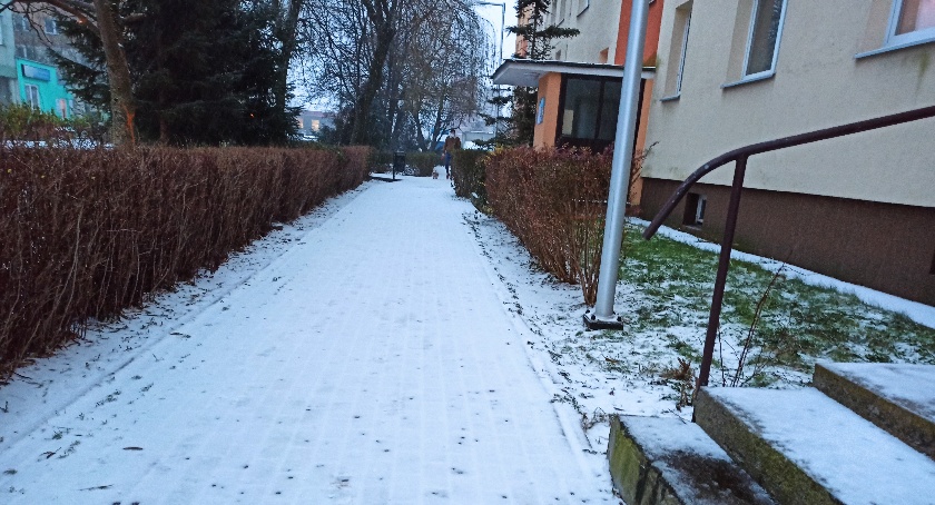 Jest ślisko i będzie ślisko. Kierowcy, noga z gazu